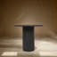 Table ronde en bois de manguier avec base nervurée Octavia, teint en noir-1533219511