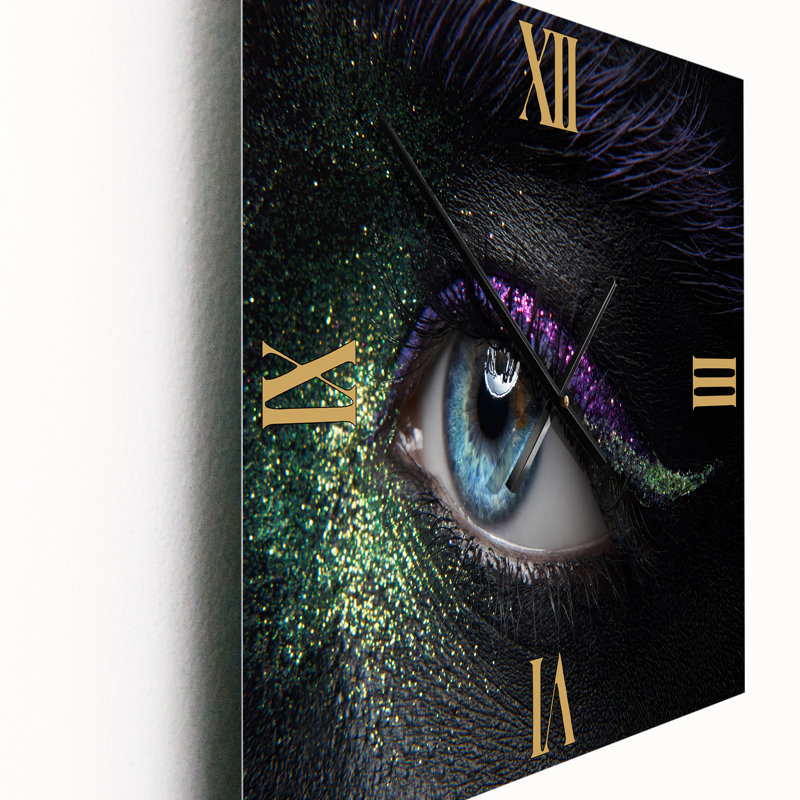 Horloge murale avec yeux féminins, Petit