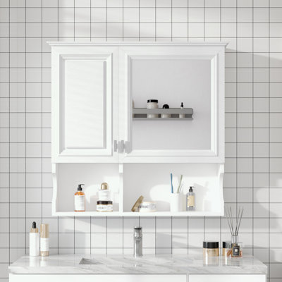 Armoire à pharmacie à miroir avec tablettes ouvertes