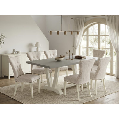 Cet ensemble de table de salle à manger 7 pièces comprend un fauteuil Parson en bois patiné et 6 chaises parsemées de tissu lin lin avec dossier capitonné - Lin brossé blanc