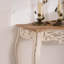 Console avec détails sculptés