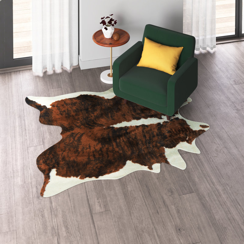 Tapis en fausse peau de vache brune et crème Lilianna