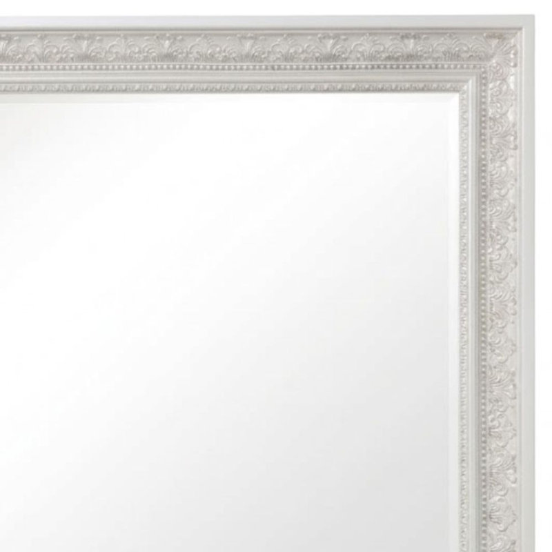 Miroir rectangulaire traditionnel encadré en bois Lella White, 112 cm (L) x 102 cm (H)