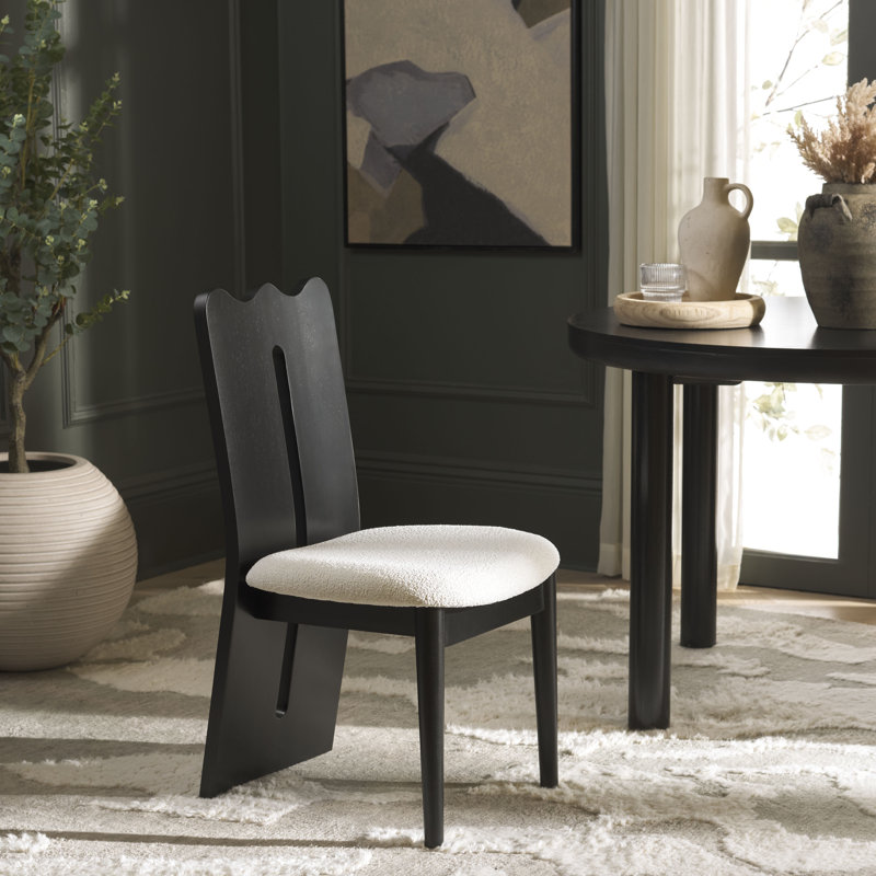 Chaise rembourrée en bois massif Kieran, Crème/noir