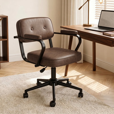 Chaise de bureau en similicuir de style Mid-Century avec dossier capitonné, accoudoirs rembourrés, siège rembourré large, hauteur réglable, roulettes pivotantes à 360 ° et vérin à gaz certifié par la GV, brun