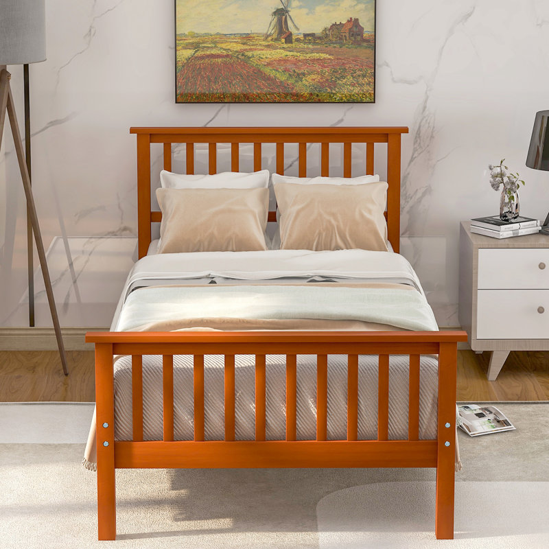 Lit plateforme en chêne avec fabrication en bois massif - ajoute de l'élégance à la tête de lit et à l'écurie de la chambre à coucher