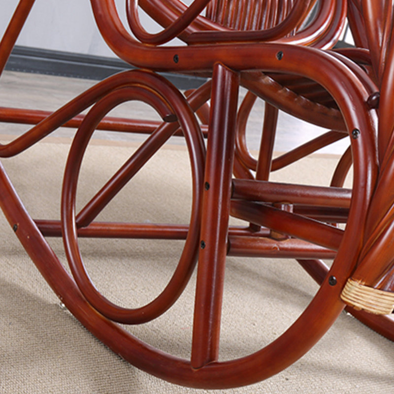 Chaise berçante en rotin tissé pour la maison