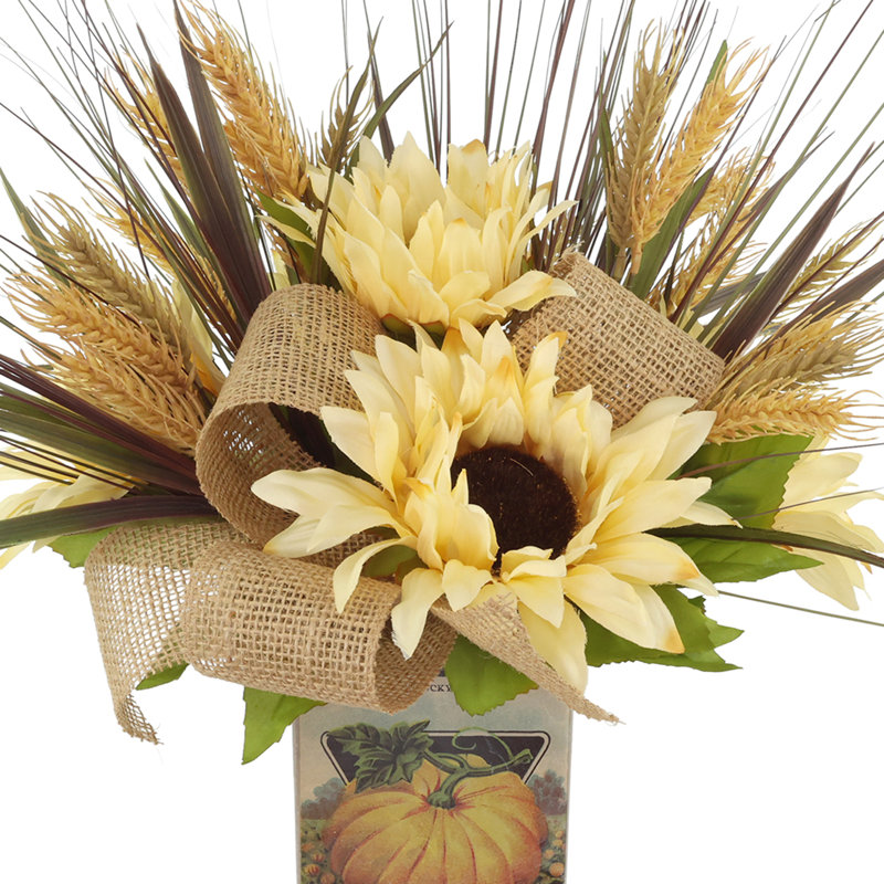 Arrangement d'automne tournesol et blé dans un pot en ciment