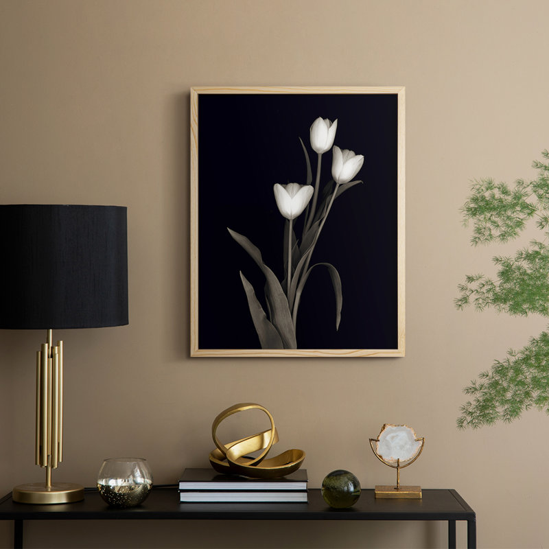 «Tulip Pose I», reproduction encadrée - bois massif, H 30 po x l 24 po