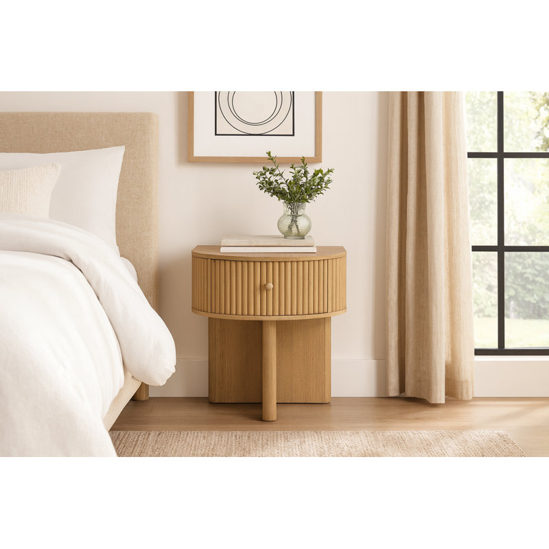 Table de chevet en placage d'acacia et bois massif Cortland, Naturel