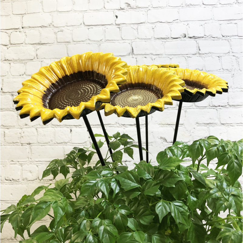 Gonesse Metal Pole Decorative Bird Feeder