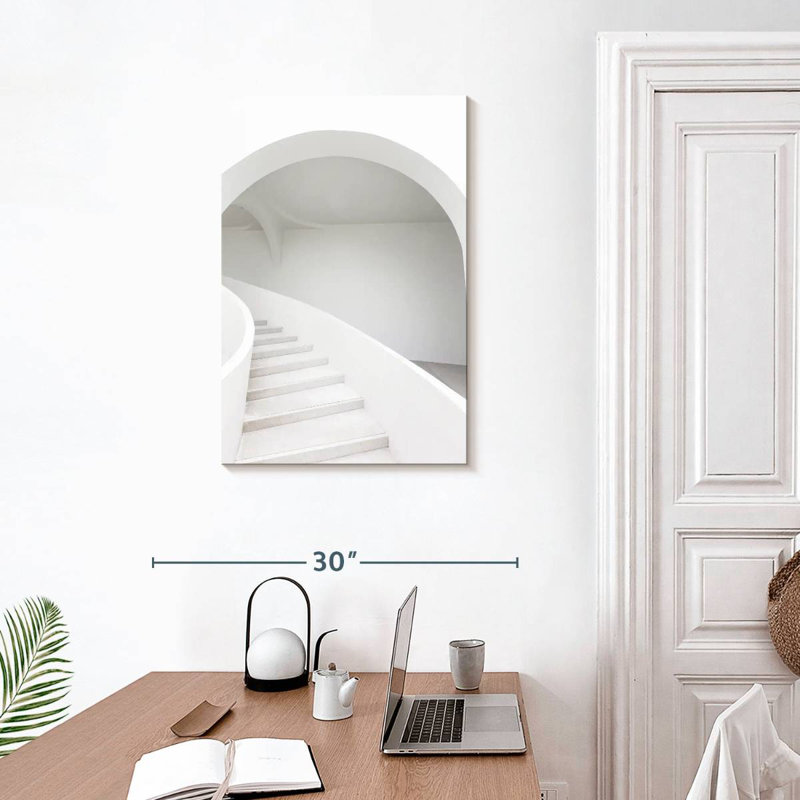 Escalier blanc immaculé, H 30 po x l 20 po