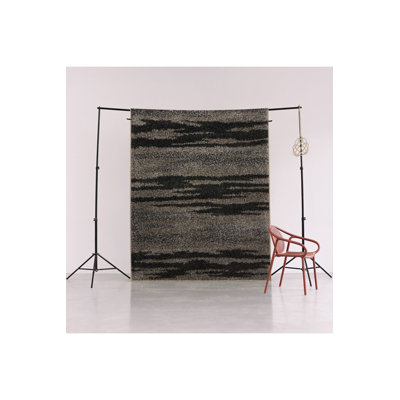 Tapis décoratif moderne à rayures noires