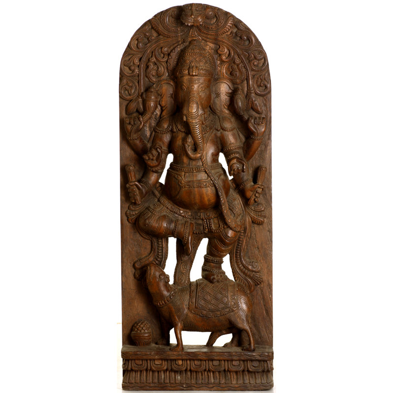 Ganesha dansant à six bras avec auréole florale