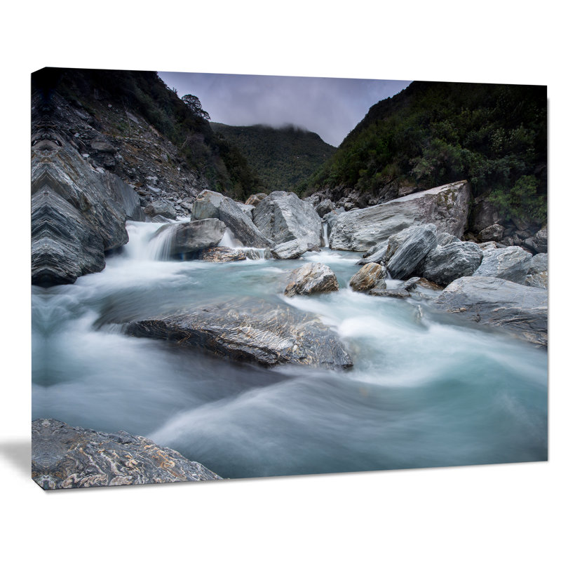 « slow motion mountain river et rocks landscape », reproduction de photo sur toile tendue, H 20 po x l 20 po x P 1 po