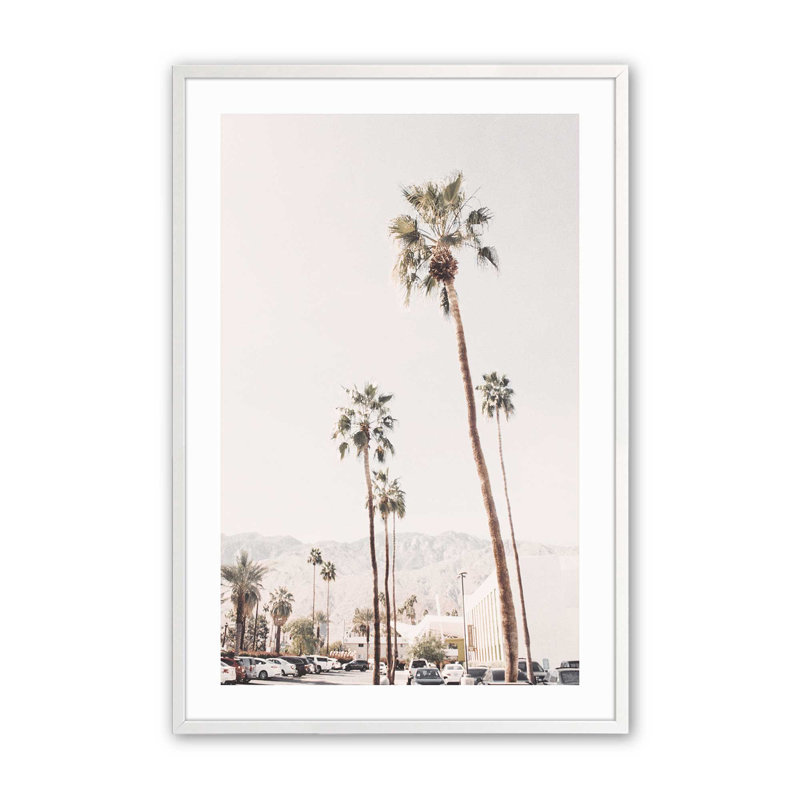«Towering Palms», impression roulée, H 17 po x l 13 po x P 1,25 po, Cadre opaque blanc