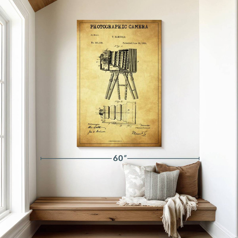 Appareil photographique Ladarrin, H 48 po x l 32 po