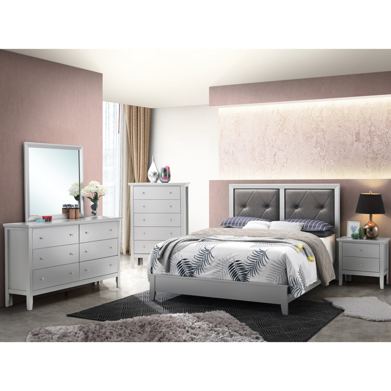 Lit très grand champagne argenté, 81,97 po L 87,51 po x P 53,25 po, pour le style de chambre à coucher