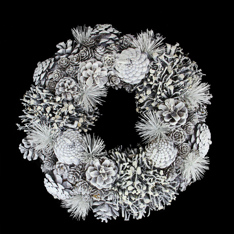 Couronne de Noël artificielle en forme de pomme de pin scintillante 13 po - non éclairée