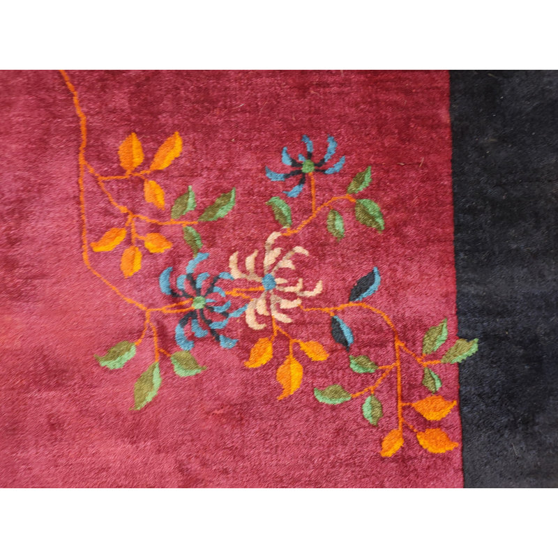 Tapis décoratif antique à motif floral de couleur mauve antique