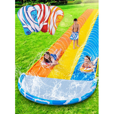 Triple glissade d'eau de 22,5 pi avec 3 planches de jeu et arroseur pour enfants adultes