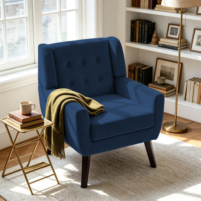 Fauteuil Jaqueze rembourré en velours bleu royal avec dossier large et pieds en bois massif, Velours performance bleu royal