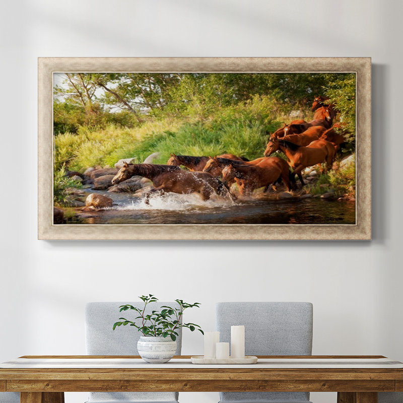 Sunlit Horses IV - reproduction de photo sur toile simple, Cadre d'angle fermé brun, H 21 po x l 37 po x P 2,5 po