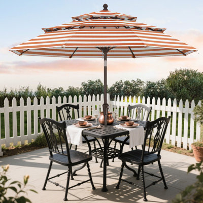Parasol de marché à 3 niveaux en oléfine de 2,74 m (9 pi), avec inclinaison et levage à manivelle.