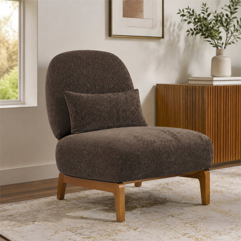 Chaise longue à dossier haut sans accoudoirs blanc crème avec base en bois courbée, coussins en lin et support lombaire; convient à divers réglages.