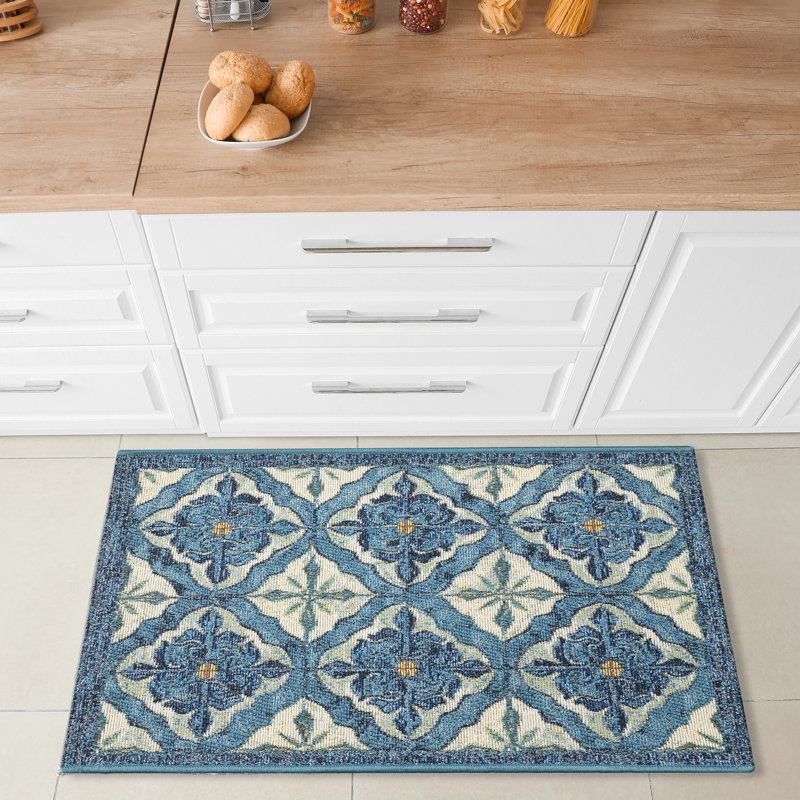 Catasha Geometric Polyester Non-Skid Kitchen Mat, Rectangle 2'5" x 3'11"