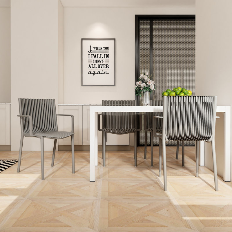 4 fauteuils empilables en PP gris chaud et une table blanche de 55 pouces - Patins antidérapants, convenant à divers styles de décoration, 4 pièces de long, sans entretien, à l'intérieur comme à l'extérieur