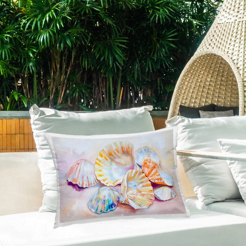 Coussin d'extérieur Pile of Seashells Design par Arlington Prints