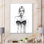 Portrait monochrome d'une femme portant une robe de soirée - peinture sur toile