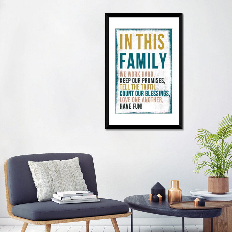 «In This Family», art textuel sur toile, H 32 po x l 24 po x P 1 po, Papier d'art encadré noir, Blanc