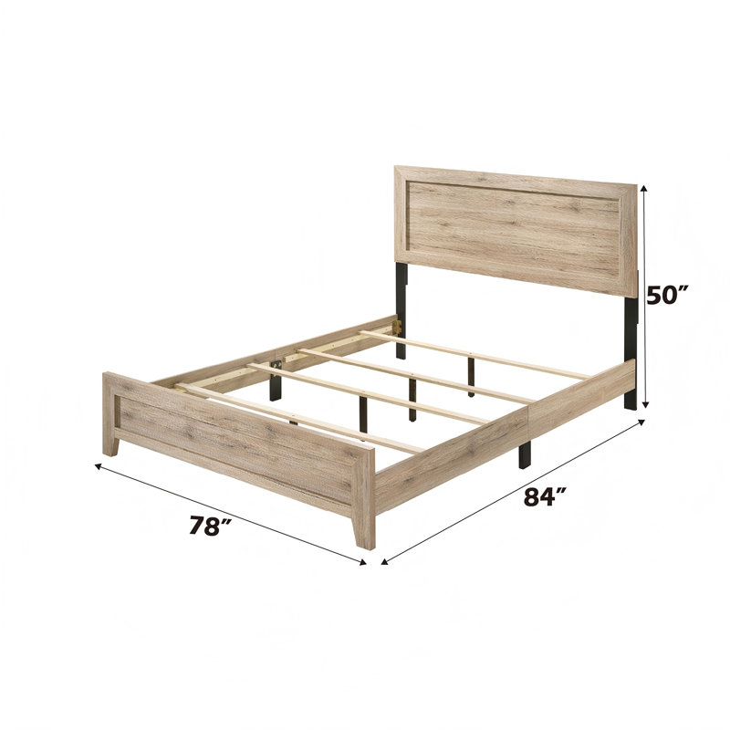 Très grand lit simple en bois naturel