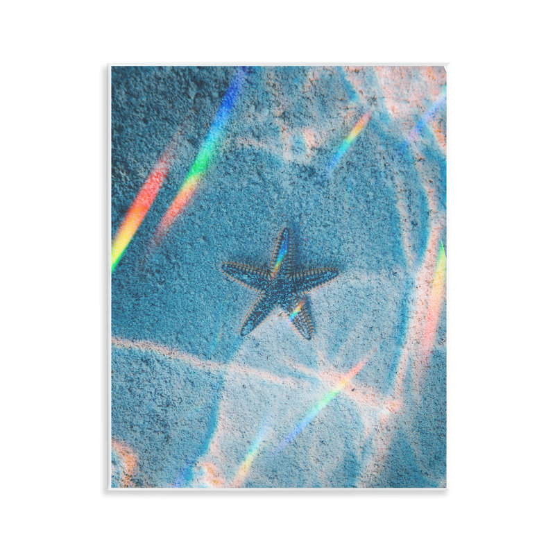 «Prismatic Starfish on Sea Sea», art mural par Daphne Polselli