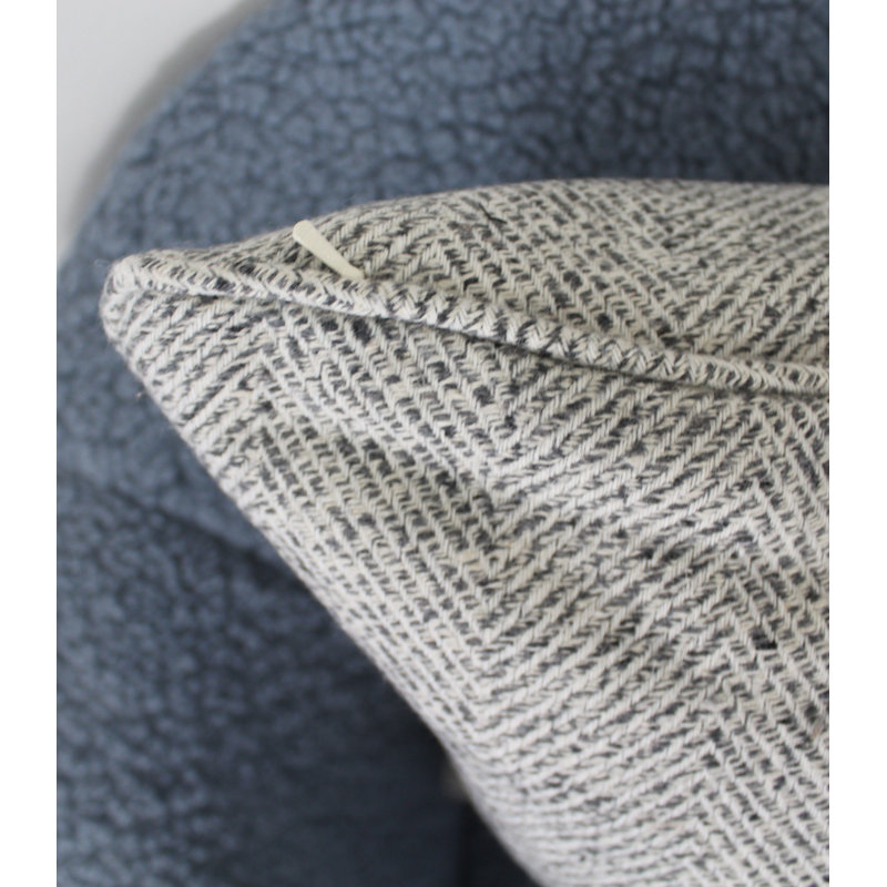 Coussin en laine 18 x 18 po gris pour l'hiver