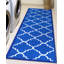 Tapis géométrique bleu à motif treillis Bethie-24753946