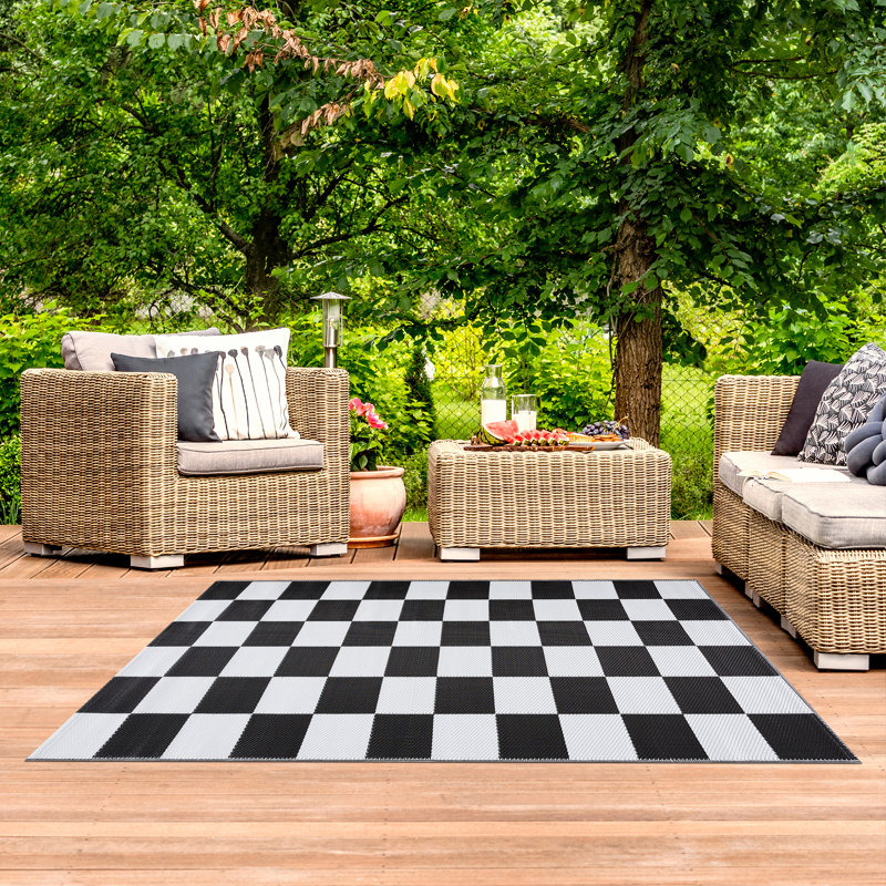 Haylee Super Lightweight Plastic Straw Rug Checkered Black/White Outdoor Area Rug, Rectangle 6' x 9'
