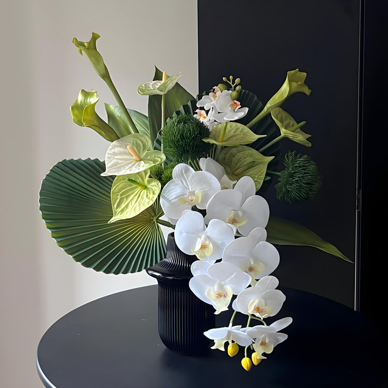 Ornements de fleurs simulées