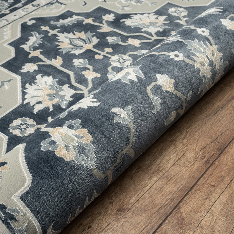 Tapis bleu marine / gris clair / crème, Rectangle 1 pi 10 po x 3 pi