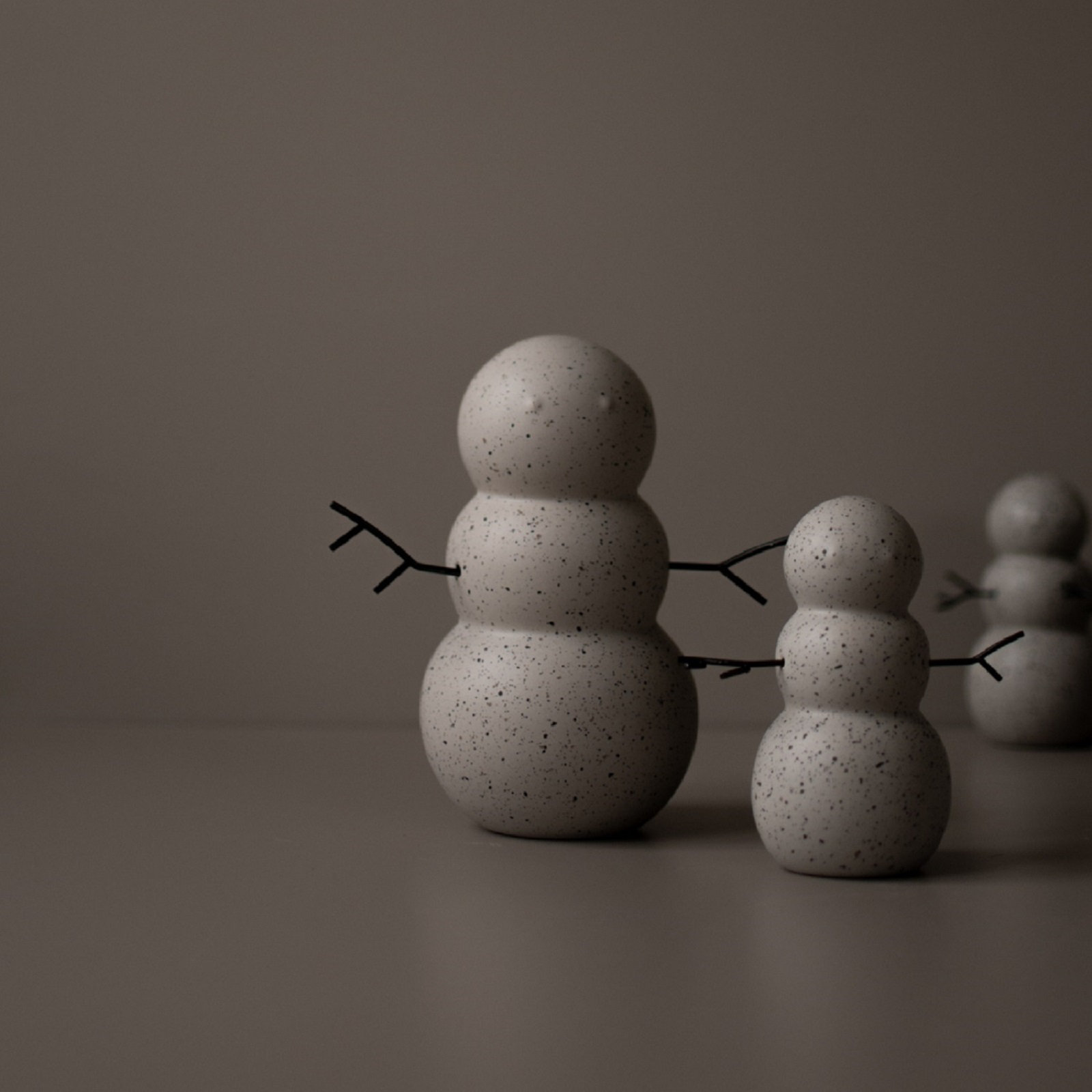White Ceramic Snowman Sculpture, 4.33'' H x 2.76'' W x 2.76'' D