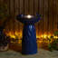 Fontaine de sol d'extérieur 24,75 "en céramique bleu cobalt torsadée avec deux oiseaux, pompe et lumière DEL (KD)