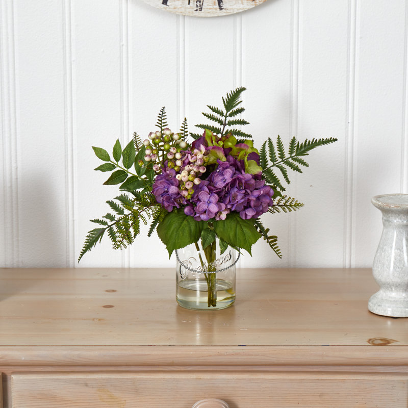 Arrangement floral hortensia dans un vase