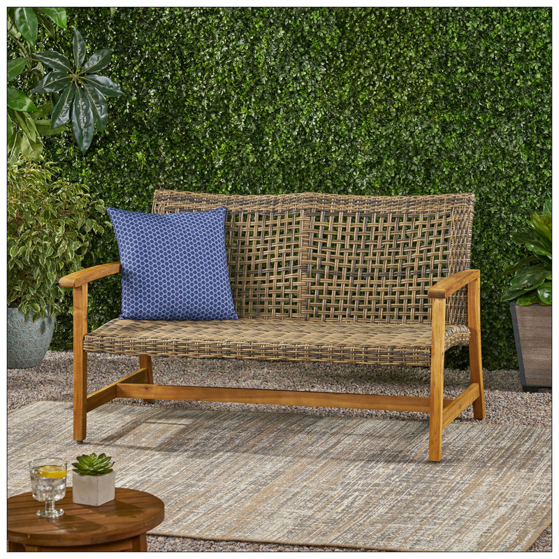 Causeuse en bois et osier Hampton avec structure en acacia durable, parfaite pour la détente en plein air et l'esthétique naturelle