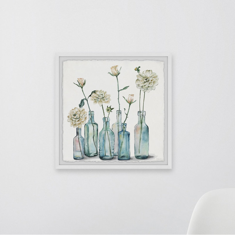 «Clearly White» par Parvez Taj - reproduction de cadre photo sur papier, H 24 po x l 24 po x P 1,5 po