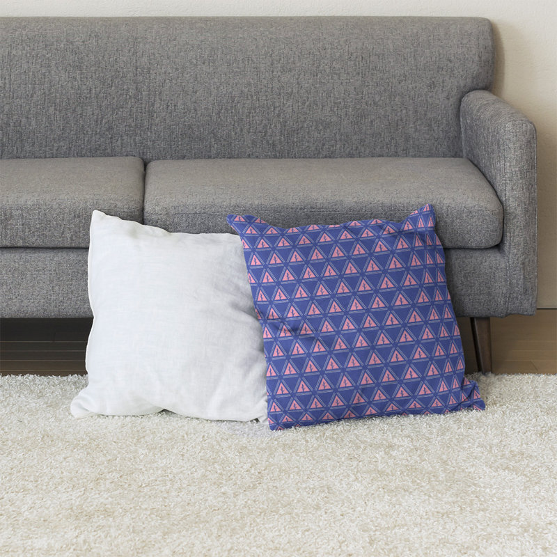 Coussin décoratif à motif d’arbre minimaliste classic Barbra, Bourre en polyester, Bleu / Rose, 28 po x 28 po