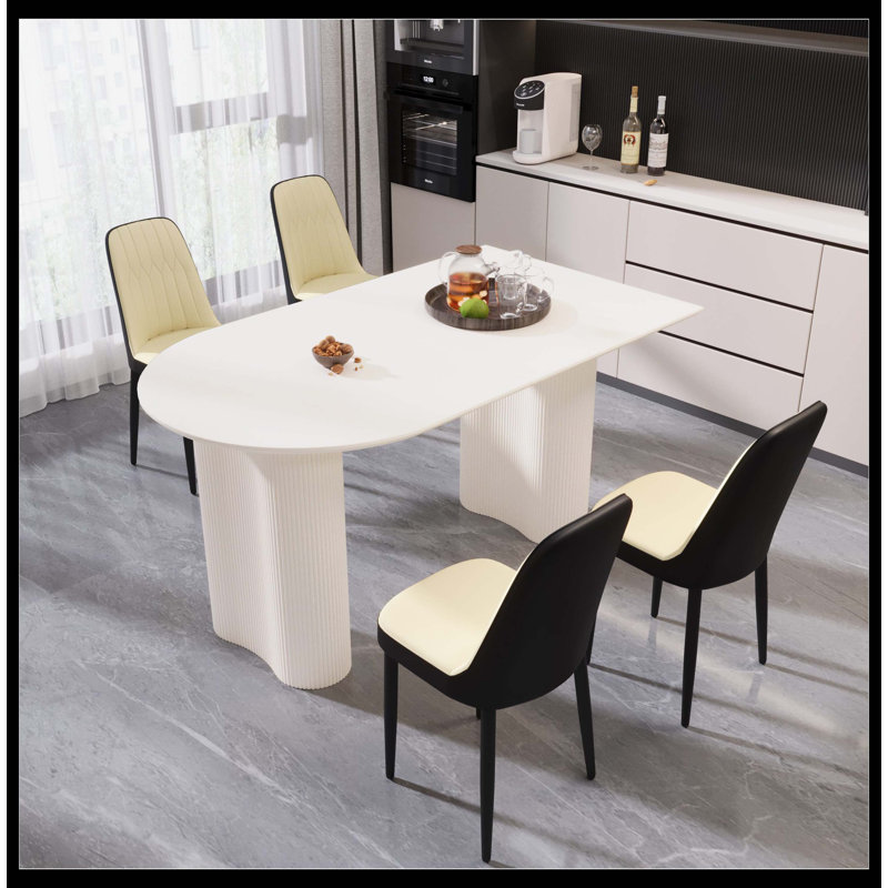 Ensemble de salle à manger 4 pièces en MDF crème médiévale moderne de 63 po avec pieds en métal noir et chaises en polyuréthane, idéal pour la maison et la cuisine