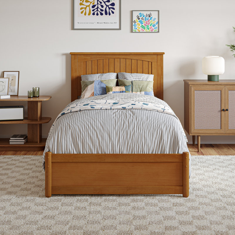 Lit plateforme en bois massif Lamaiyah avec pied de lit et tiroirs de rangement, Simple TG, Caramel clair