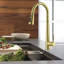 Robinet de cuisine rétractable à poignée simple avec accessoires